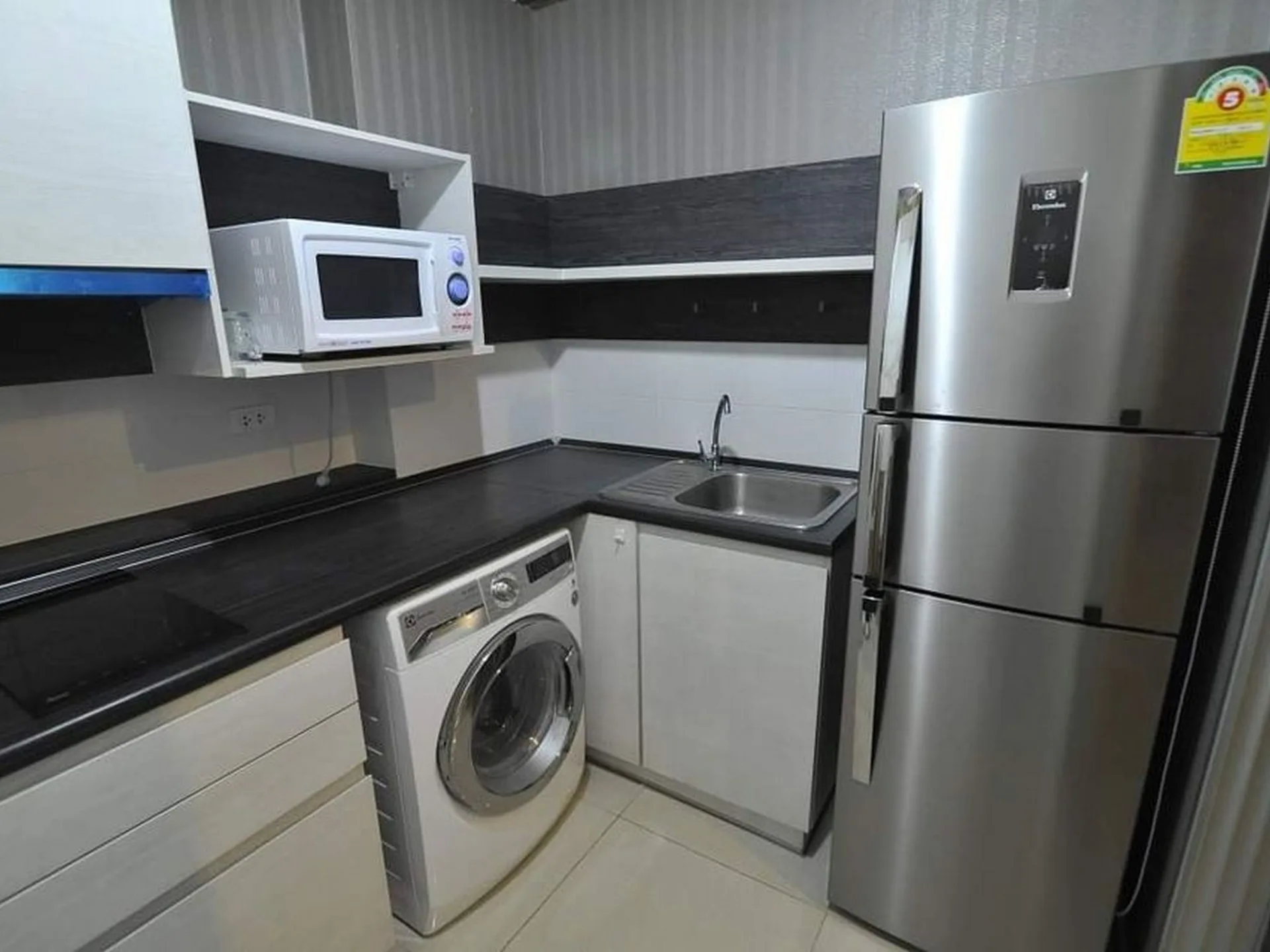 Property photos for Life Ratchadapisek