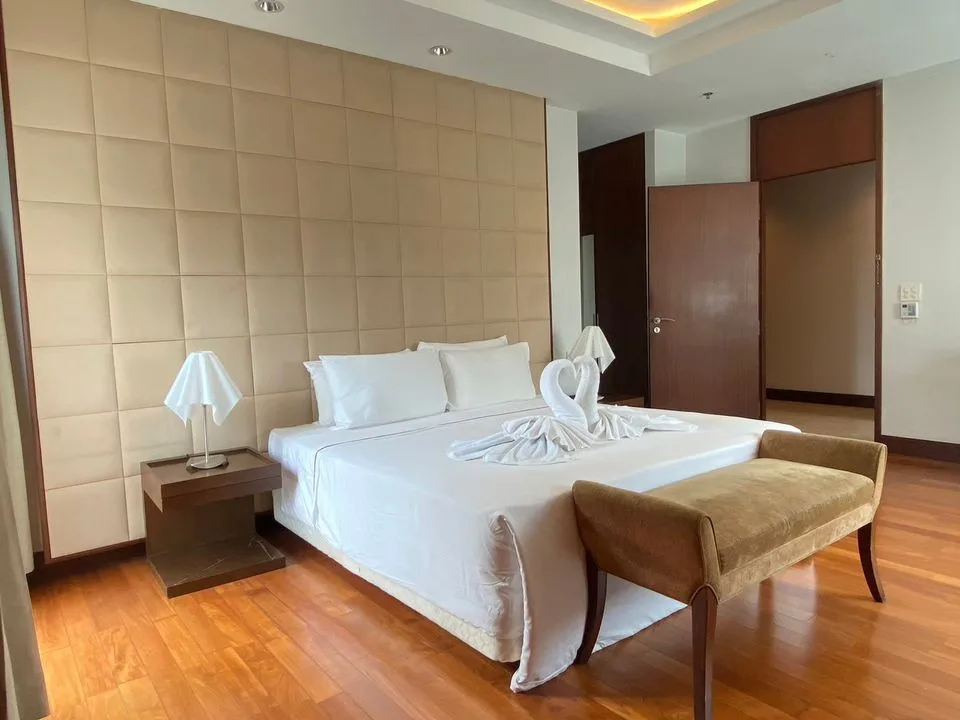 Property photos for Royal Residence Park