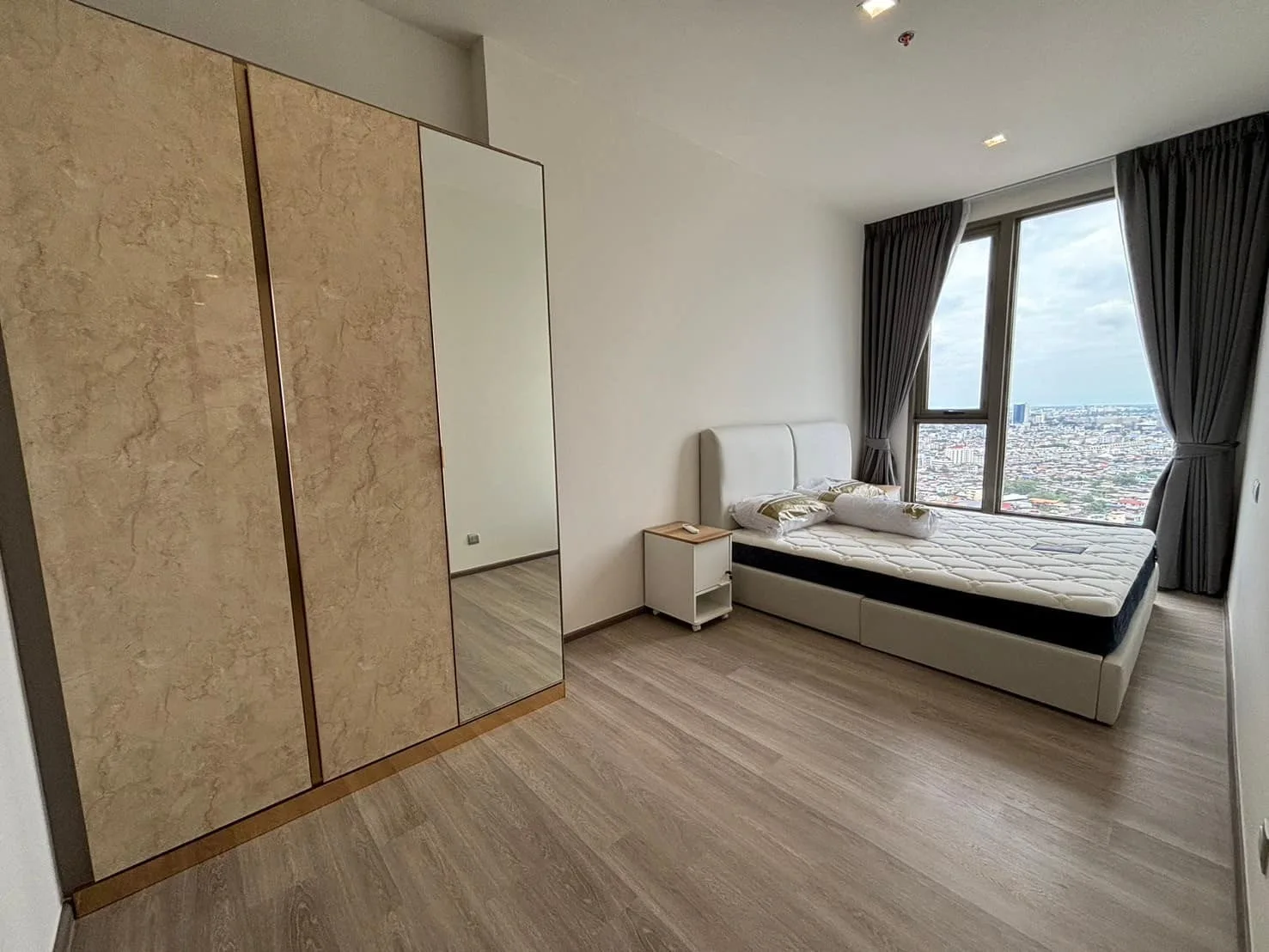Property photos for Rhythm Charoenkrung Pavillion
