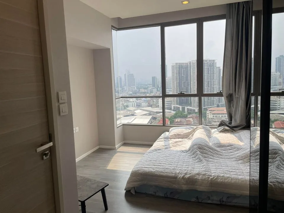 Property photos for The Room Sathorn - St.Louis