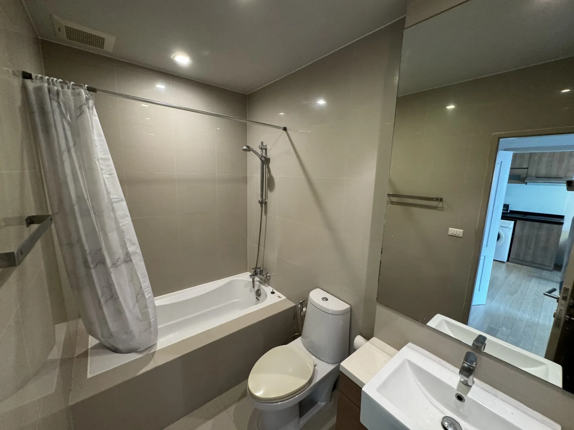 Property photos for Noble Refine