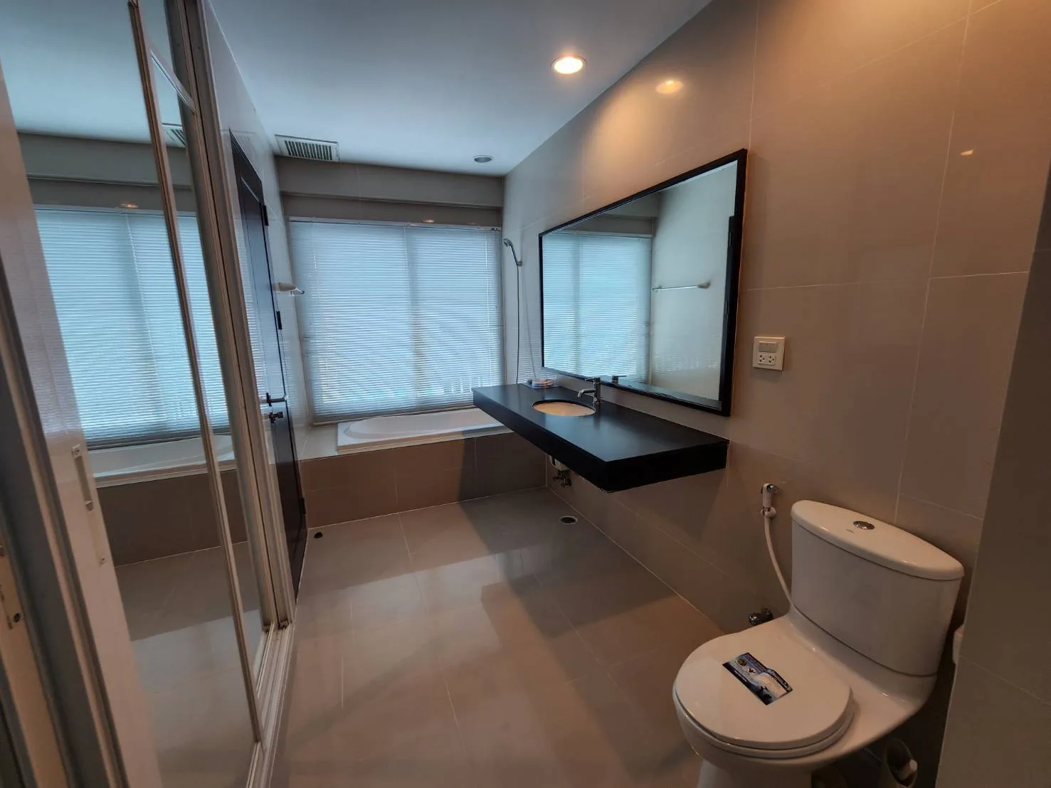 Property photos for Noble Ora