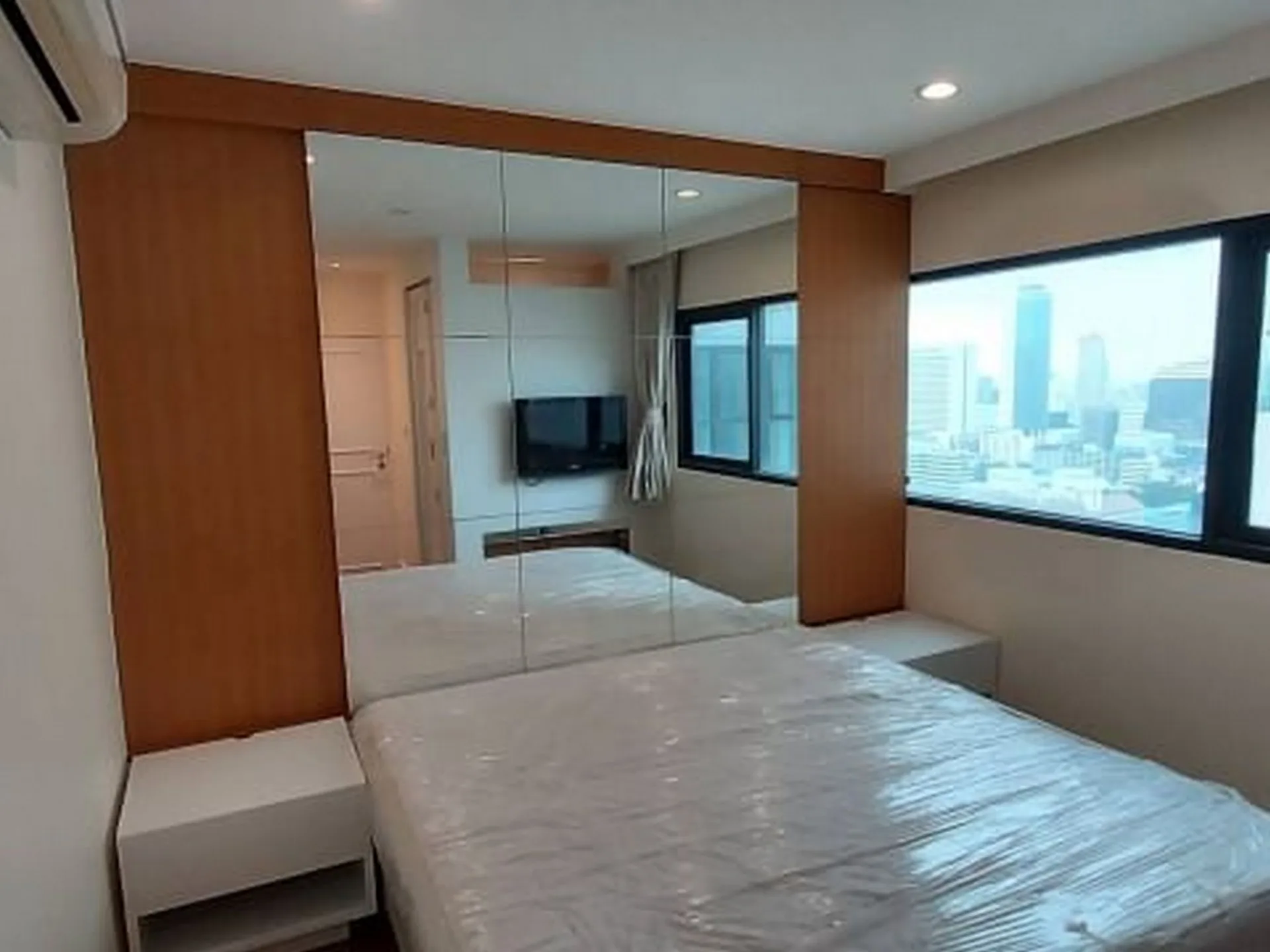 Property photos for Sathorn Gardens
