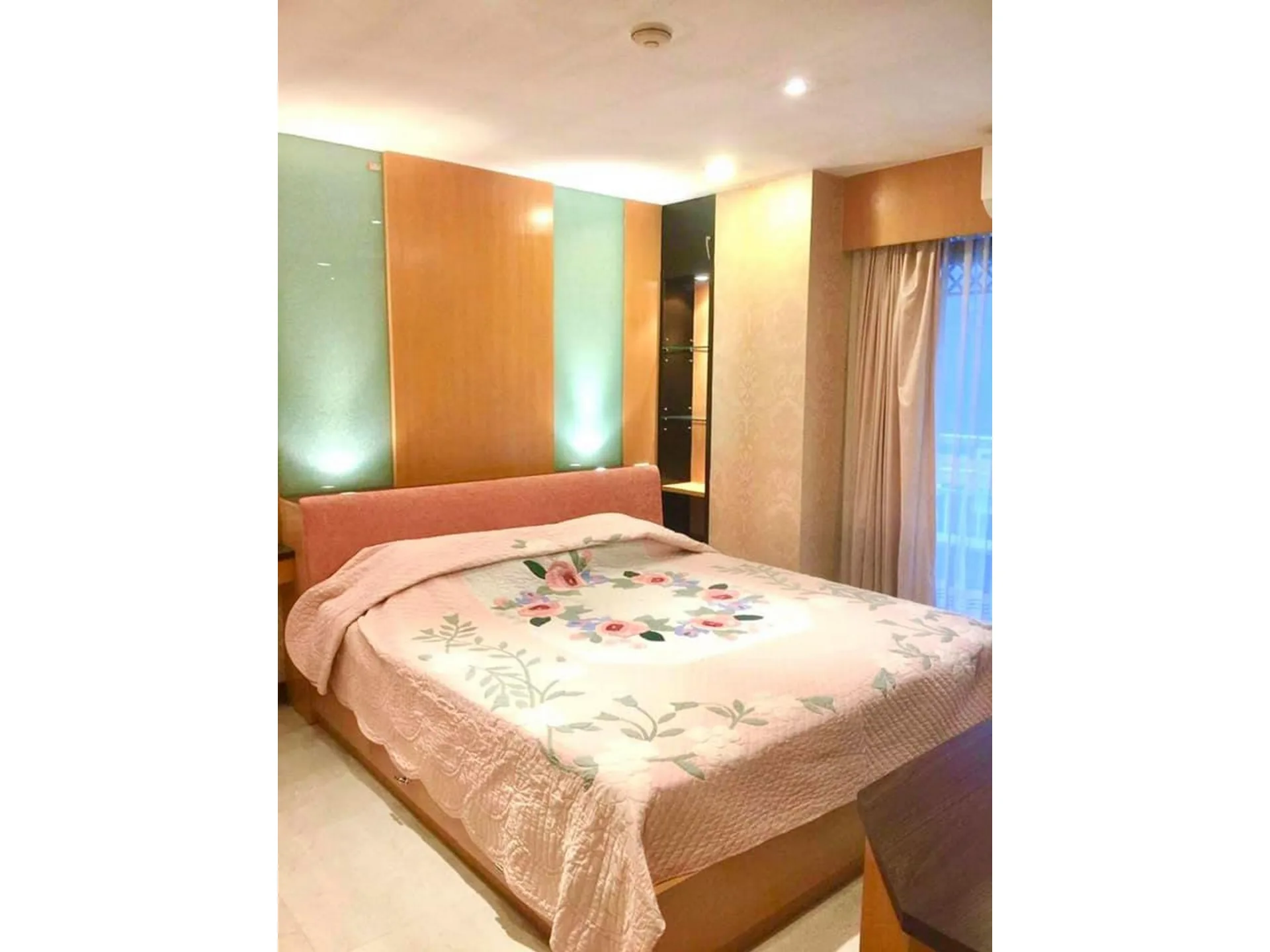 Property photos for Green Point Silom