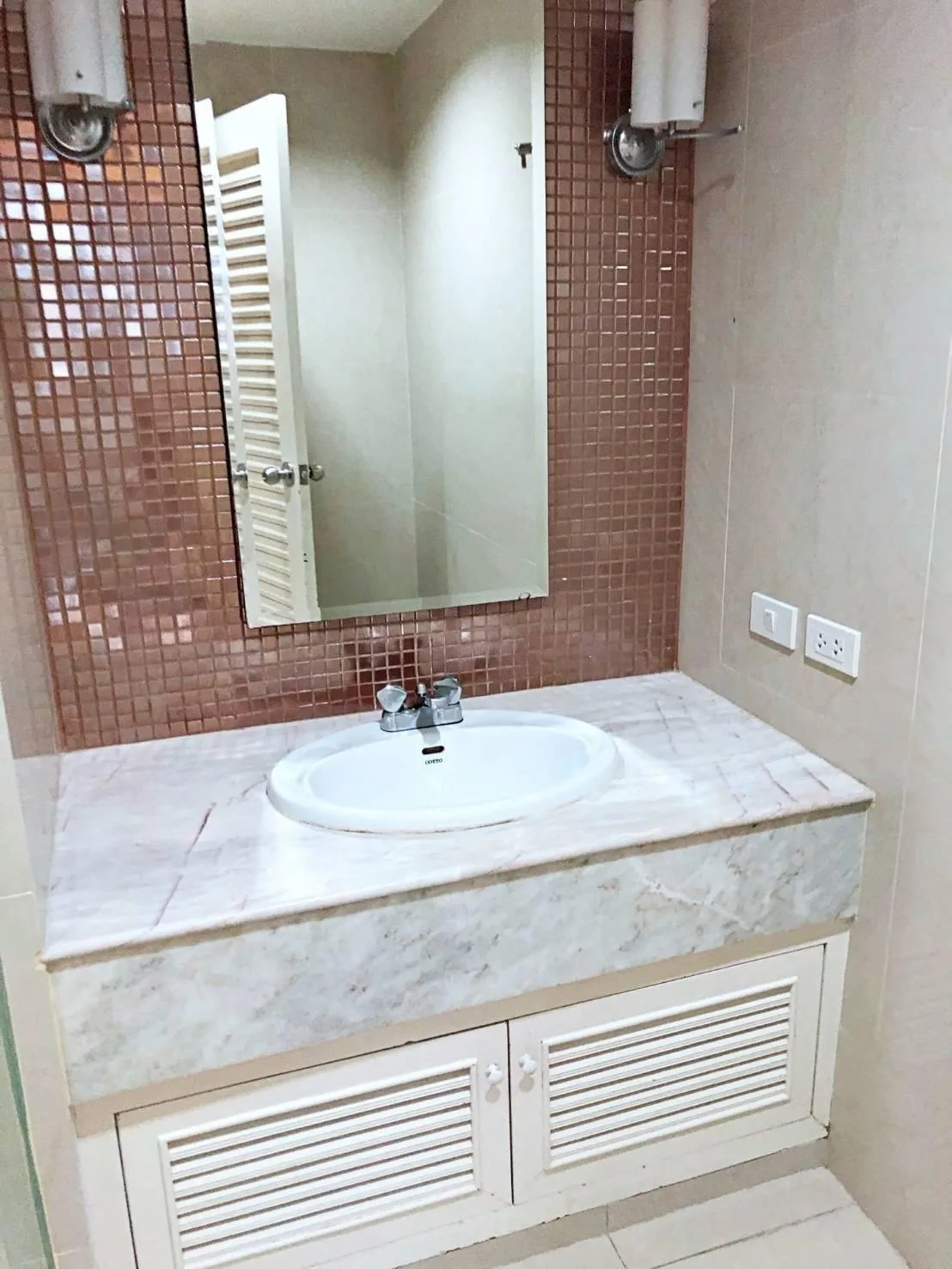 Property photos for Lake Green