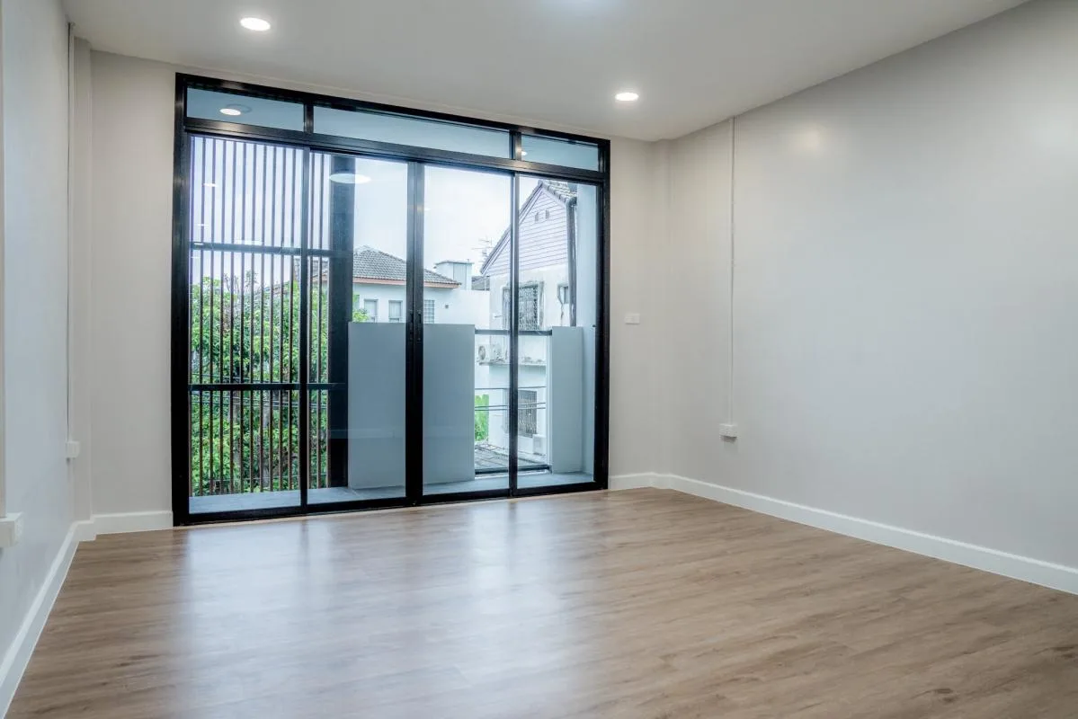 Property photos for Townhouse Soi Chaiyaphruek