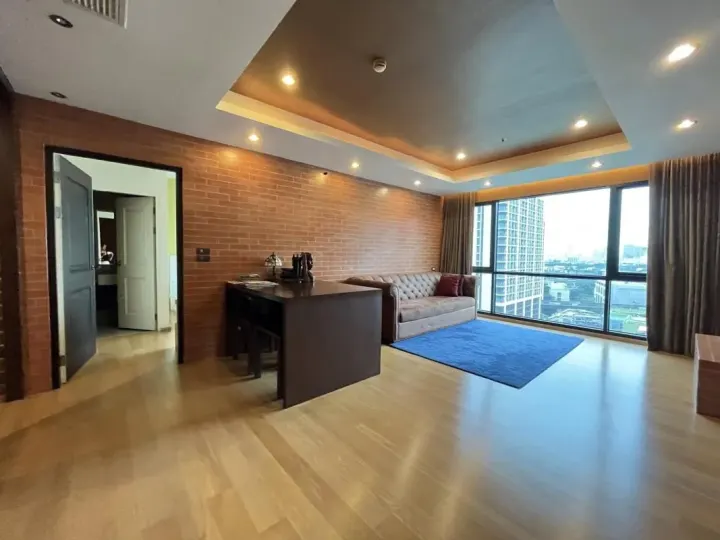 Property photos for Noble Reflex