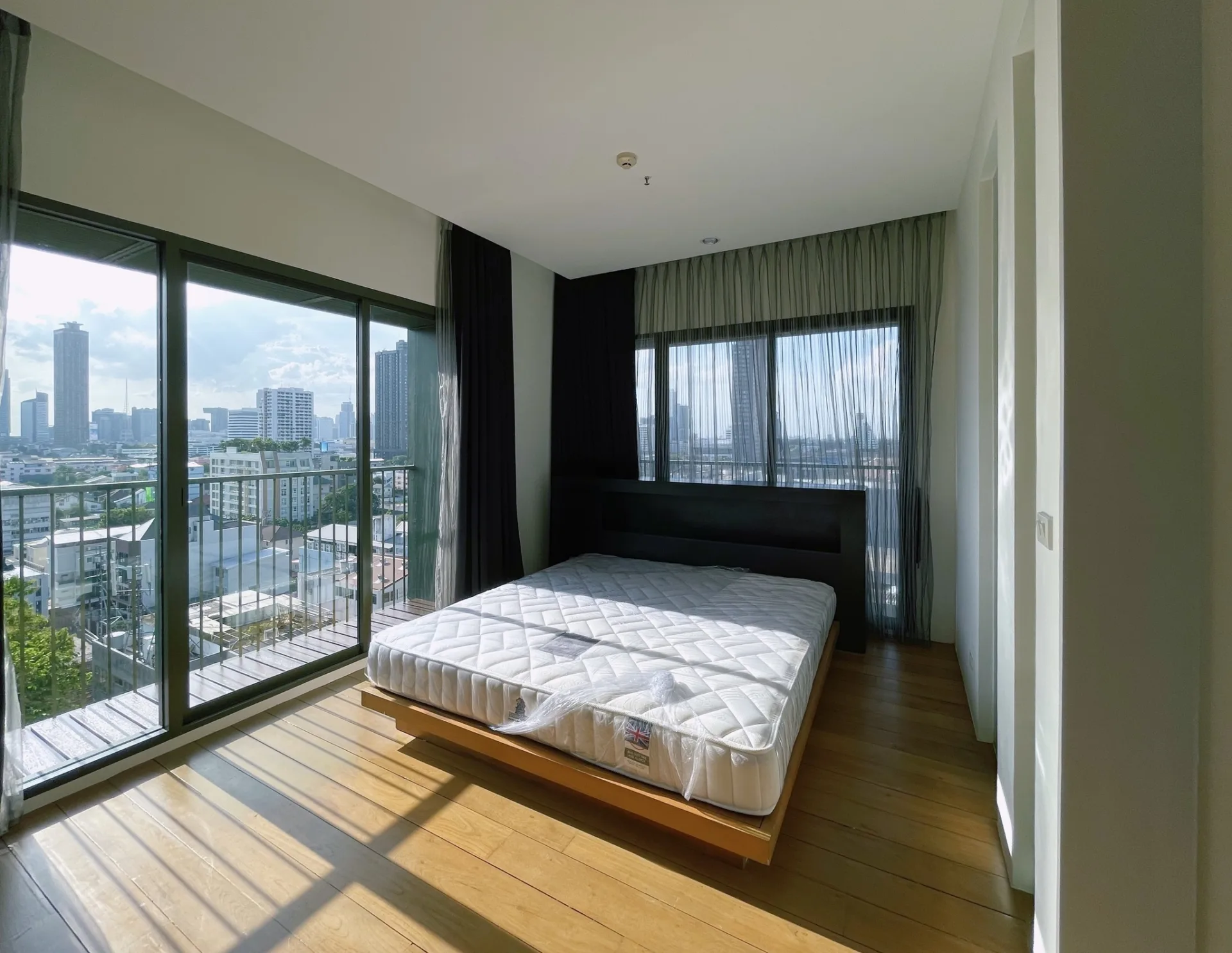 Property photos for Noble Solo