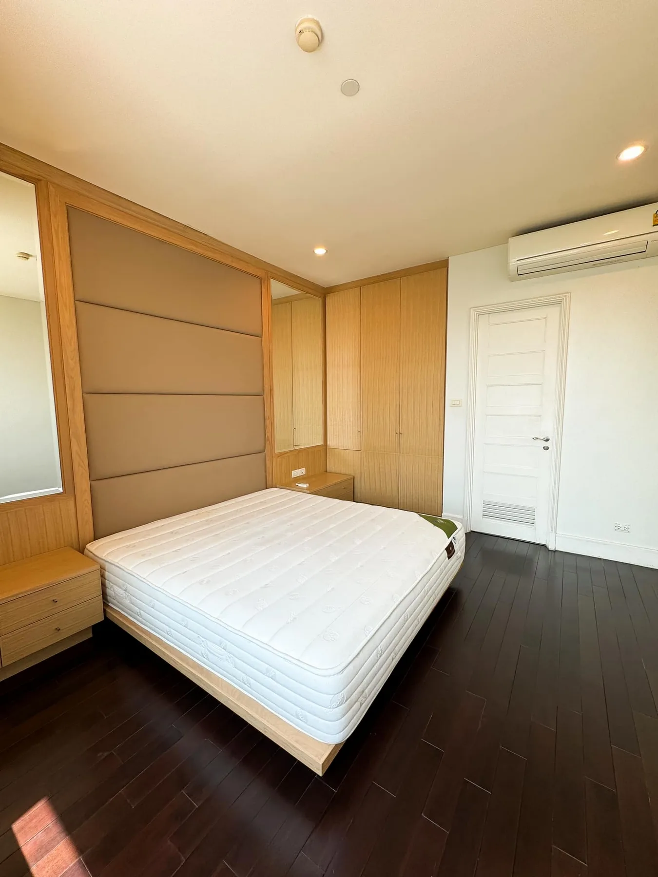 Property photos for Aguston Sukhumvit 22