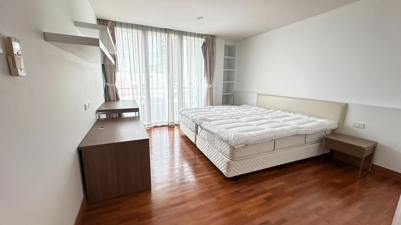 Property photos for Queen's Park View