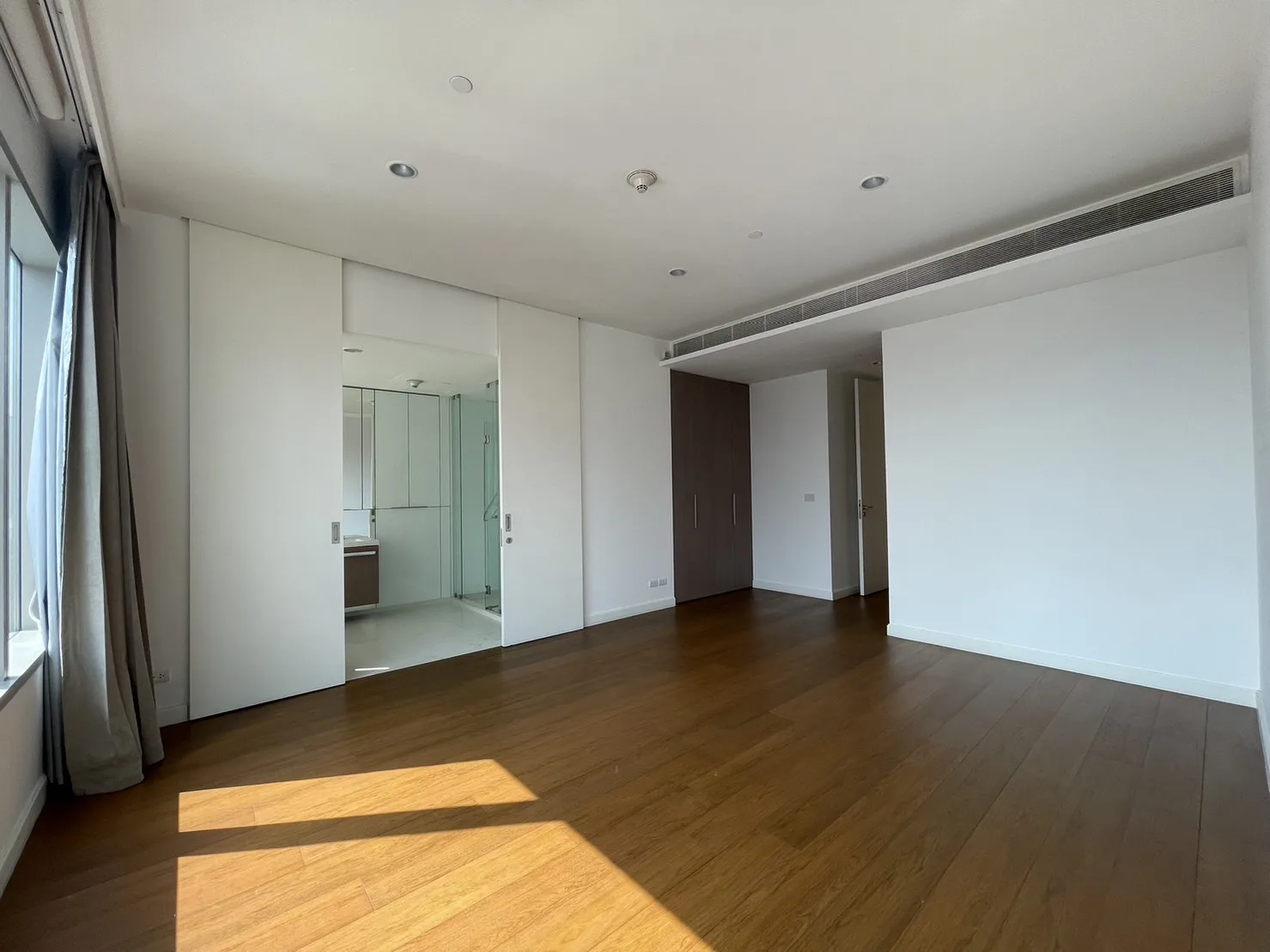 Property photos for 185 Rajadamri