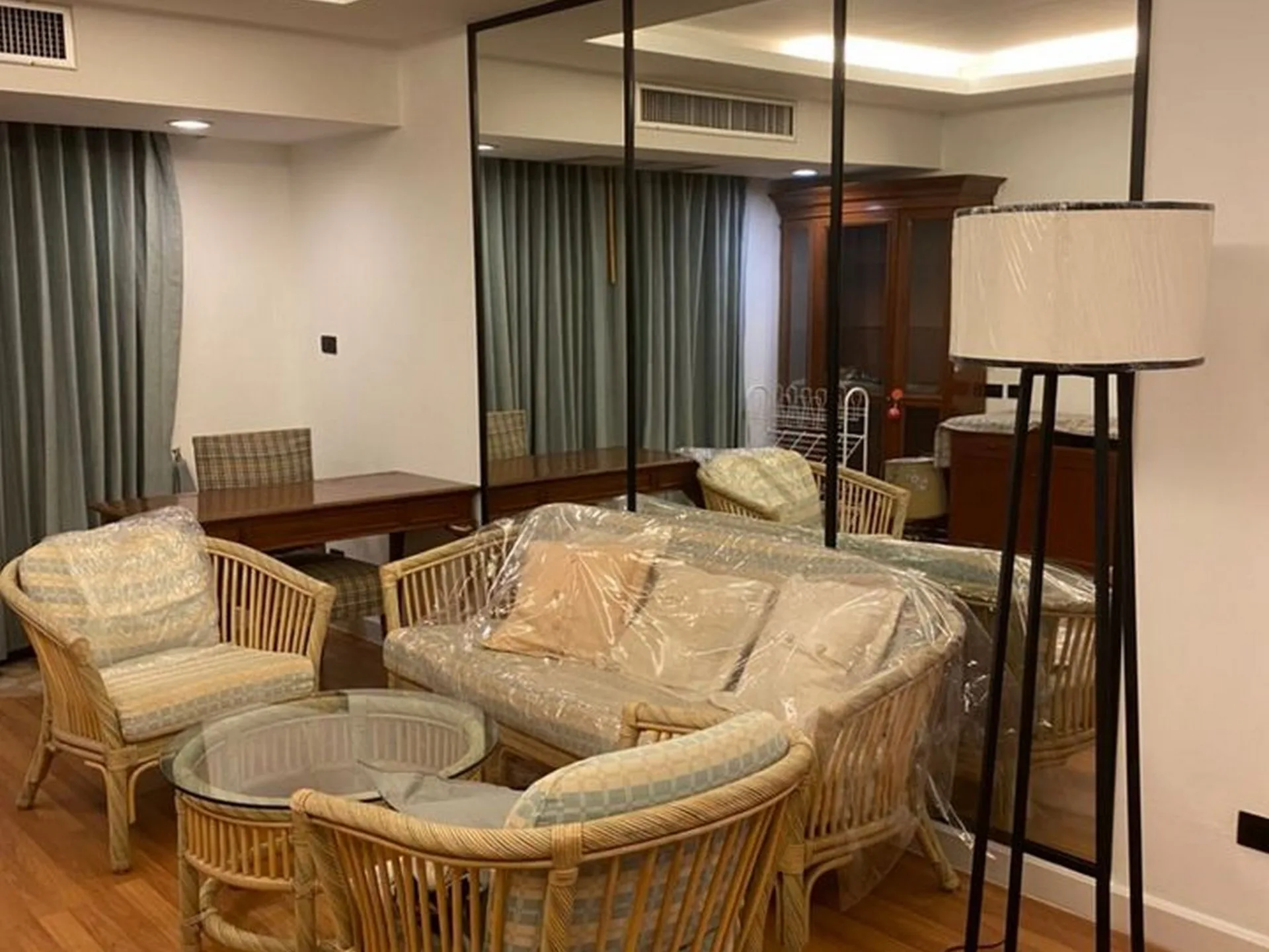 Property photos for Varasupha Executive Place Phaholyothin 1