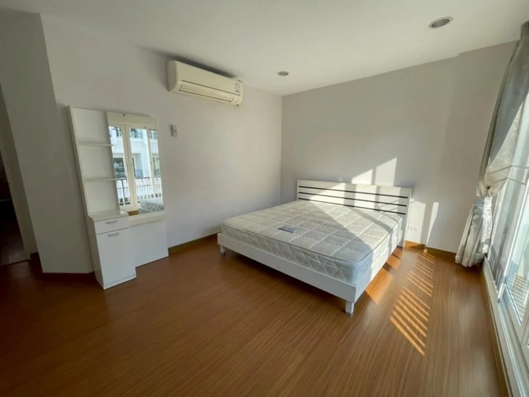Property photos for Baan Klang Krung Sathon - Charoenrat