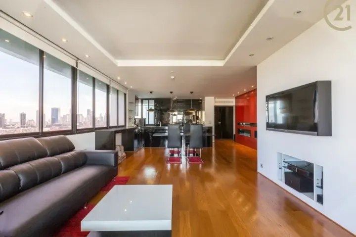 Property photos for Lake Green