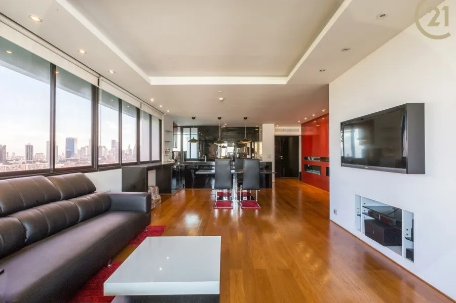 Property photos for Lake Green