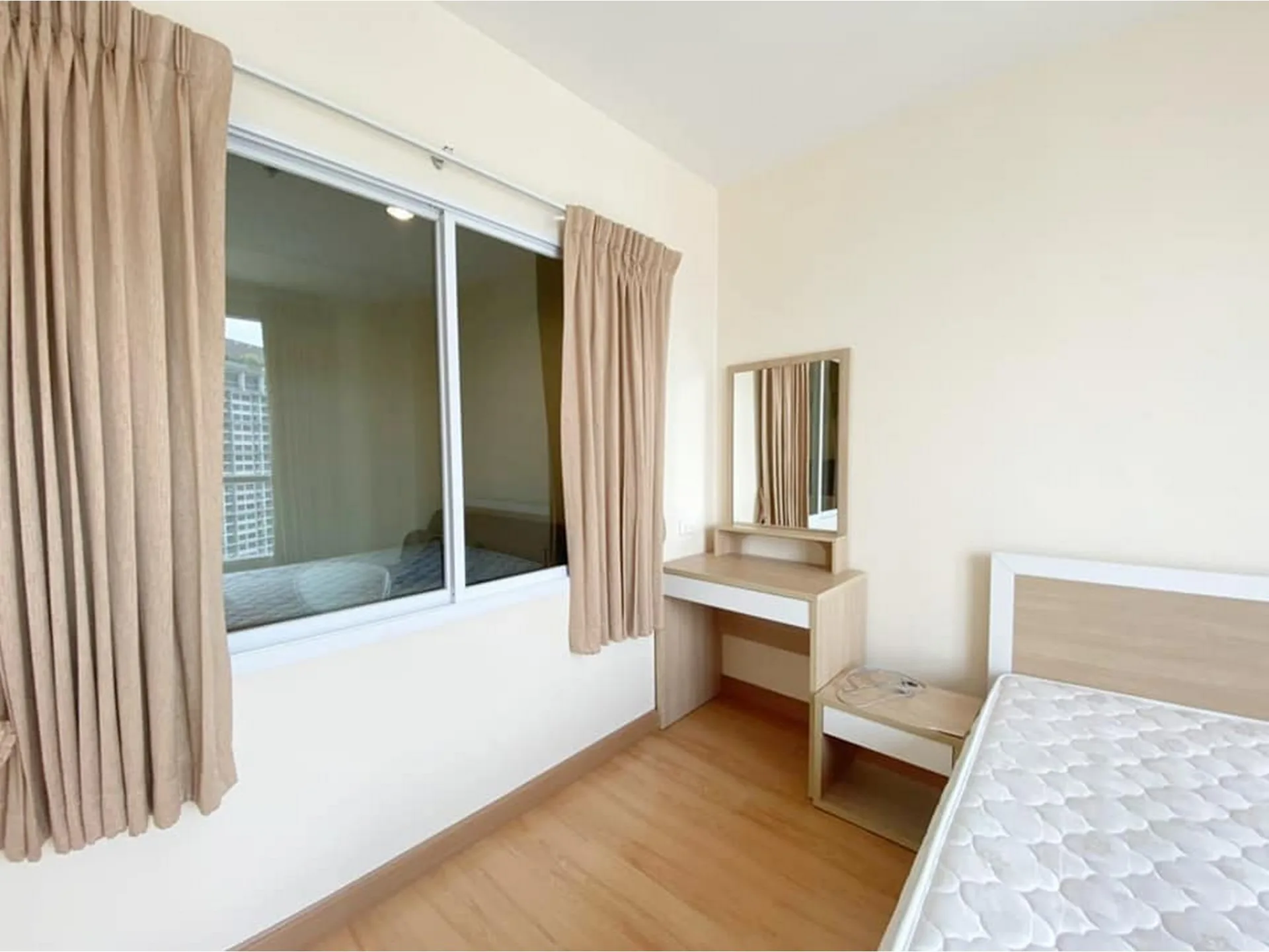 Property photos for Life Sukhumvit 65