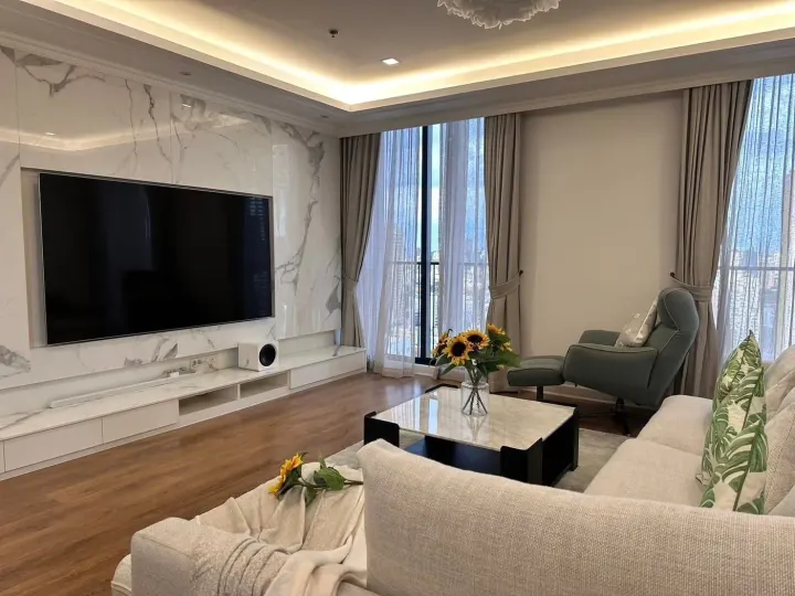 Property photos for Noble BE 33