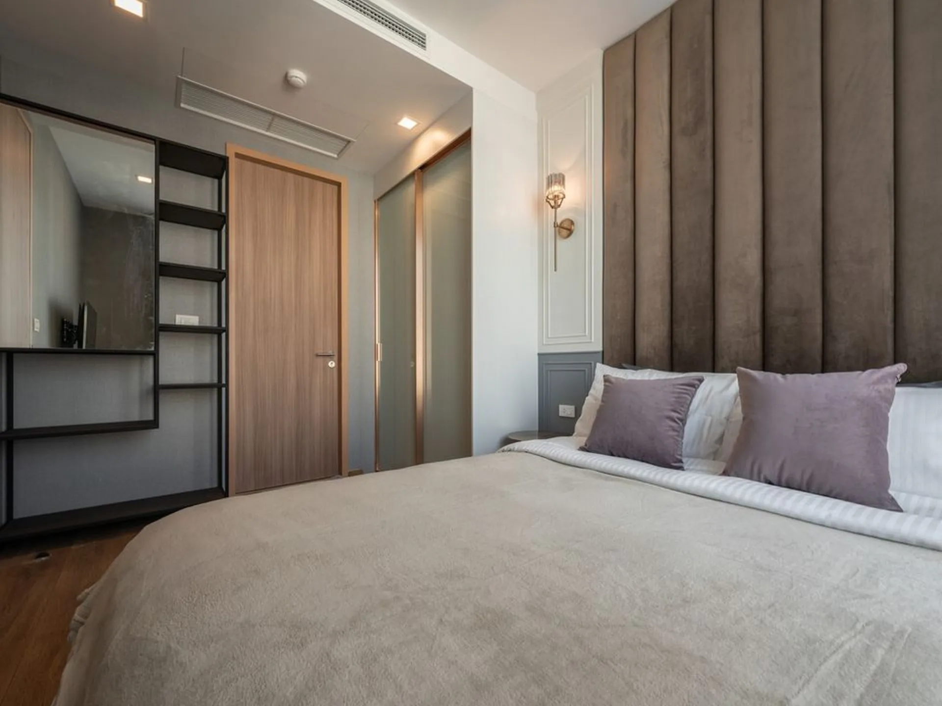 Property photos for Noble BE 33