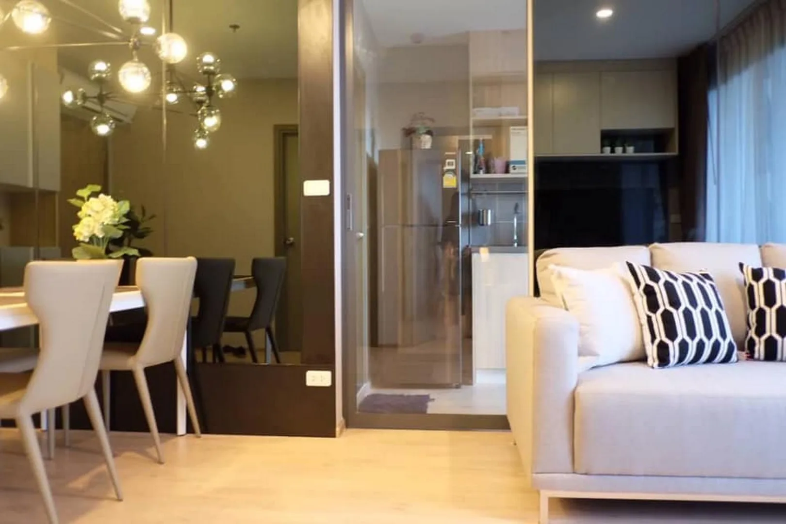 Property photos for IDEO O2