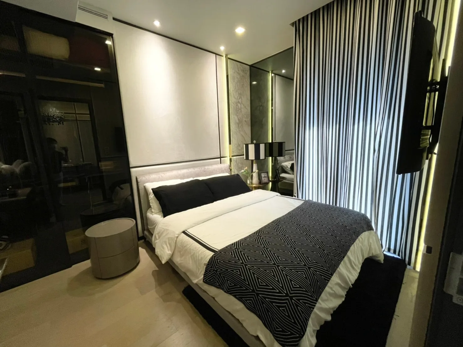 Property photos for Ashton Asoke