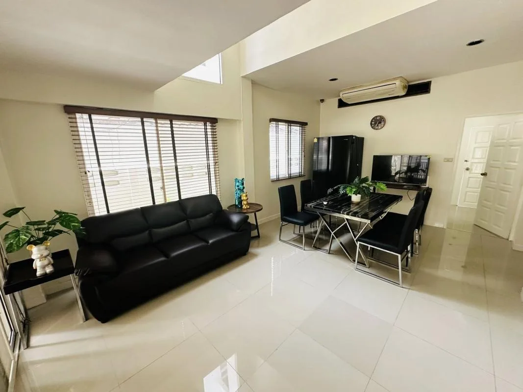 Property photos for Single House Suk. 31