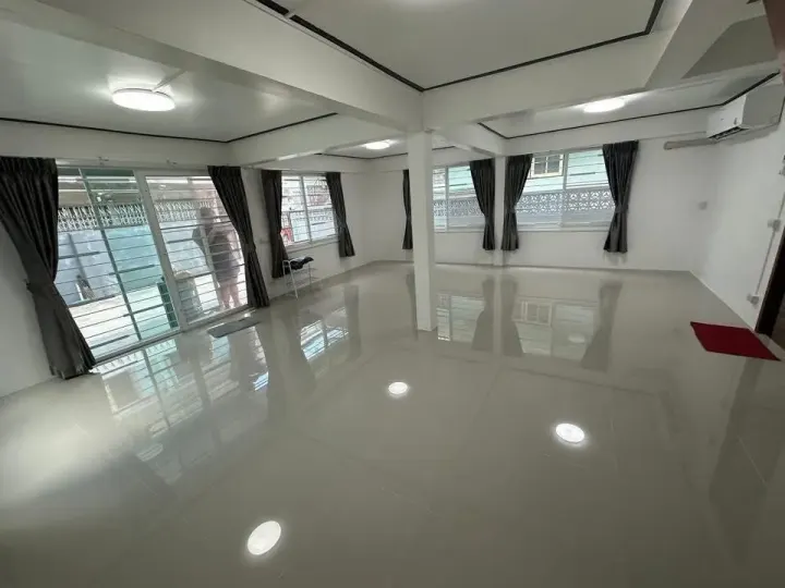Property photos for Single Home Soi Chaturathit 2