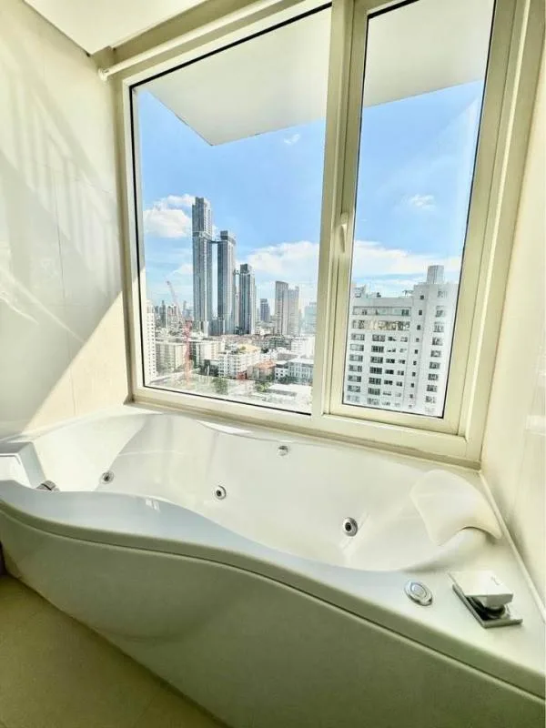 Property photos for Ivy Thonglor