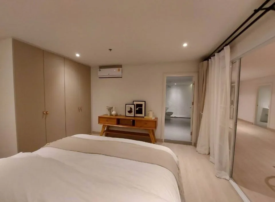 Property photos for State Tower