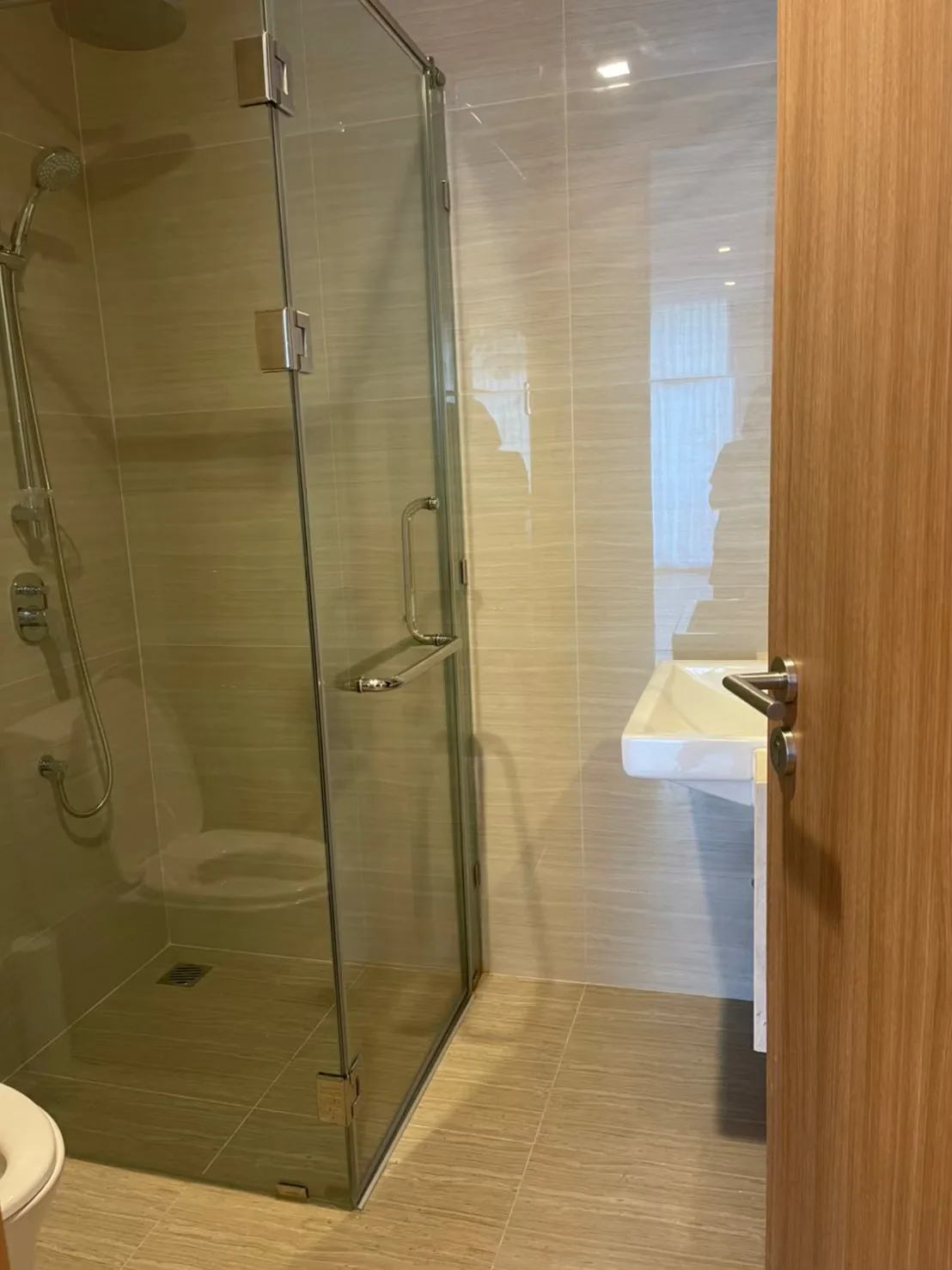 Property photos for Noble BE 33