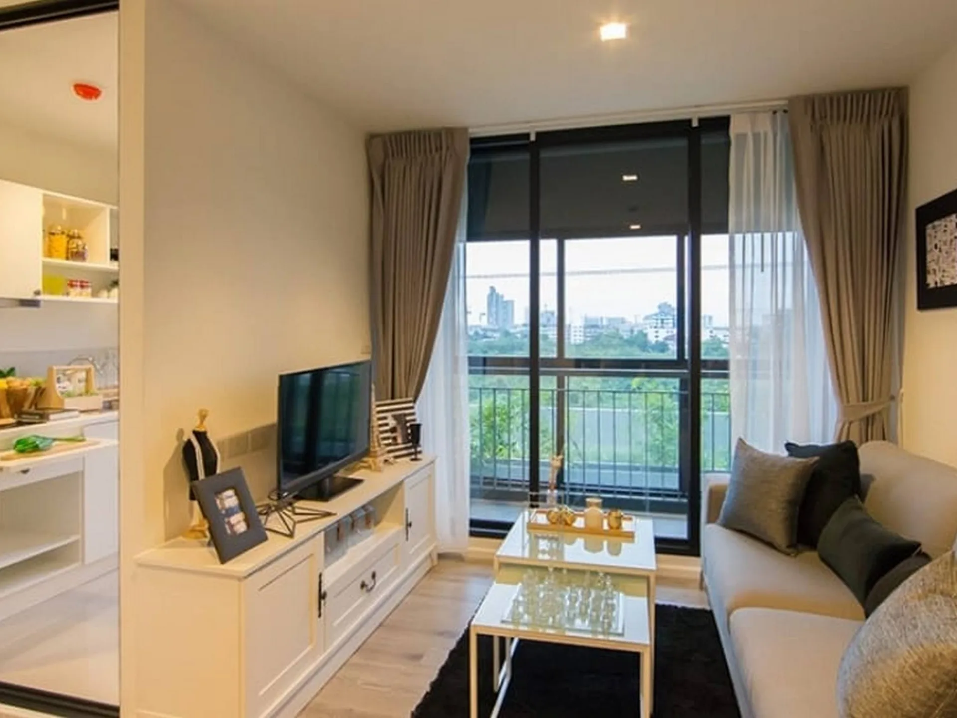 Property photos for Knightsbridge Bearing