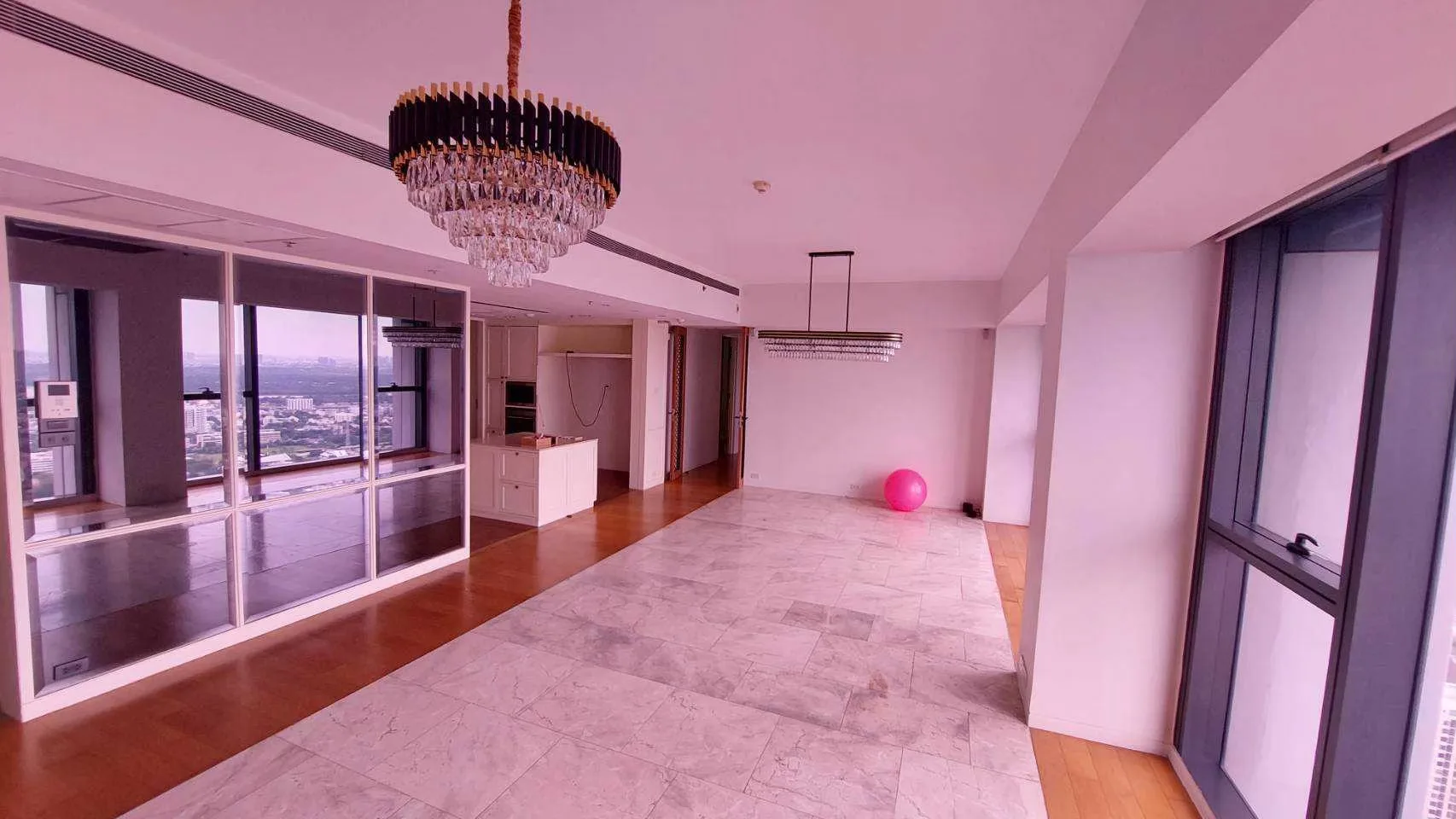 Property photos for The Met