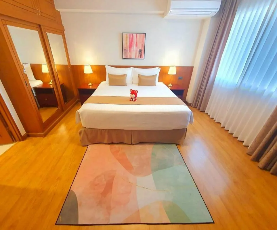 Property photos for Schloss @ Thonglor