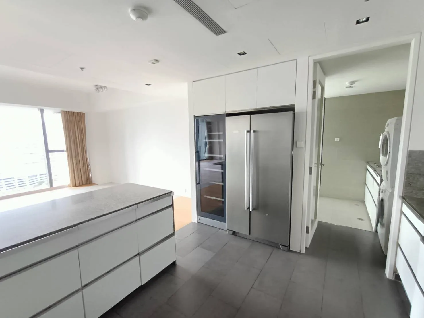 Property photos for The Met