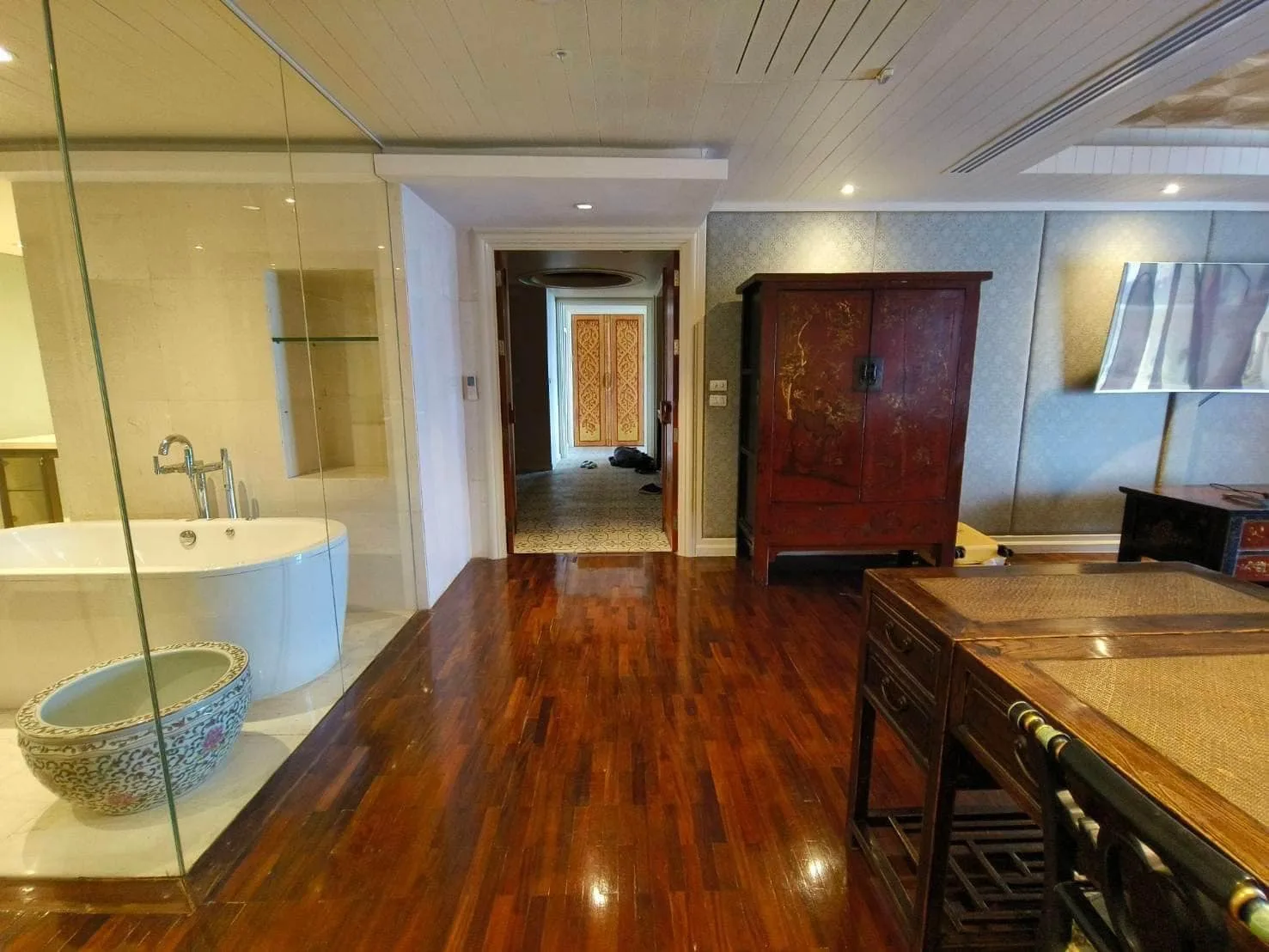 Property photos for State Tower