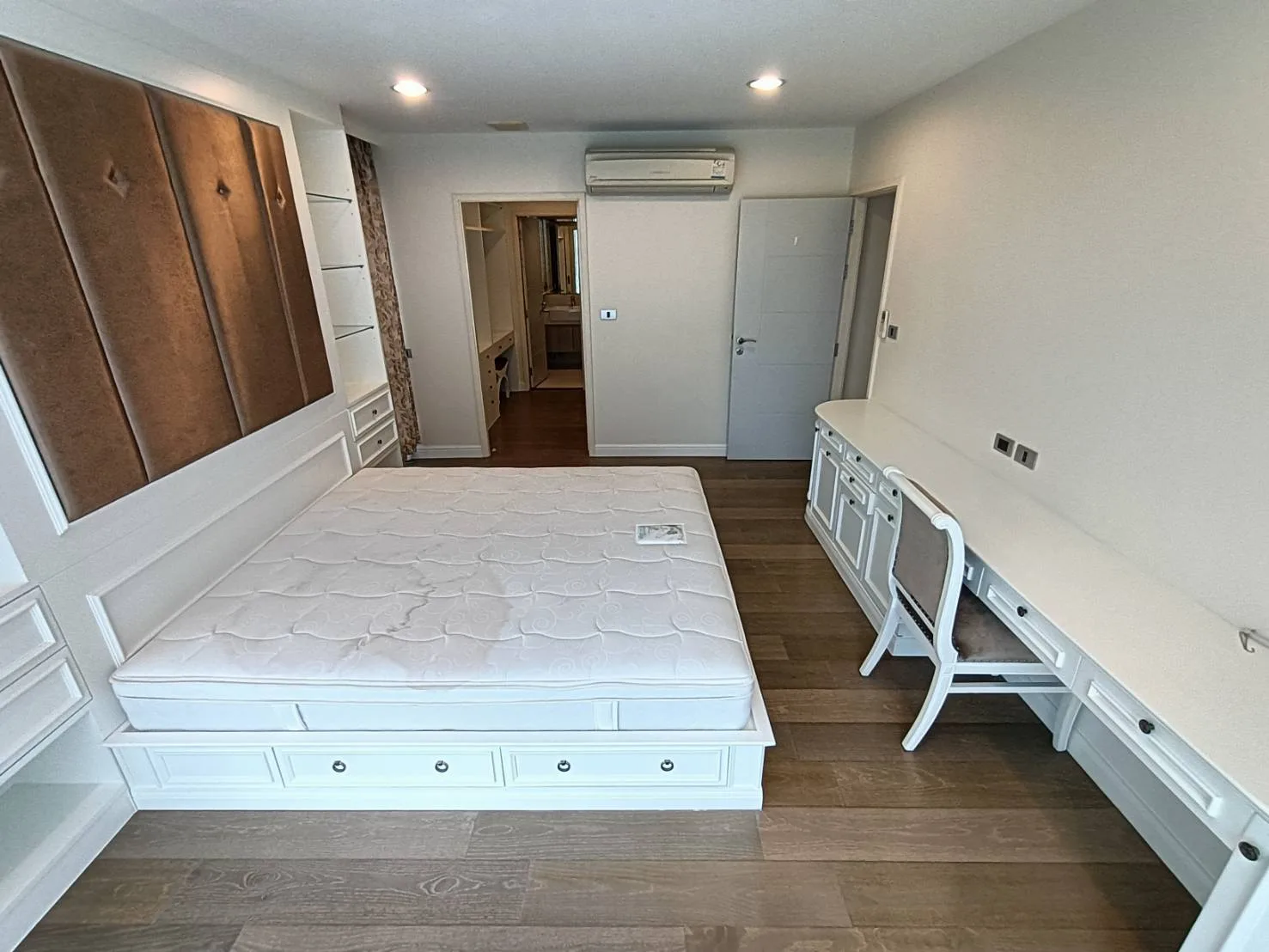 Property photos for The Crest Sukhumvit 24
