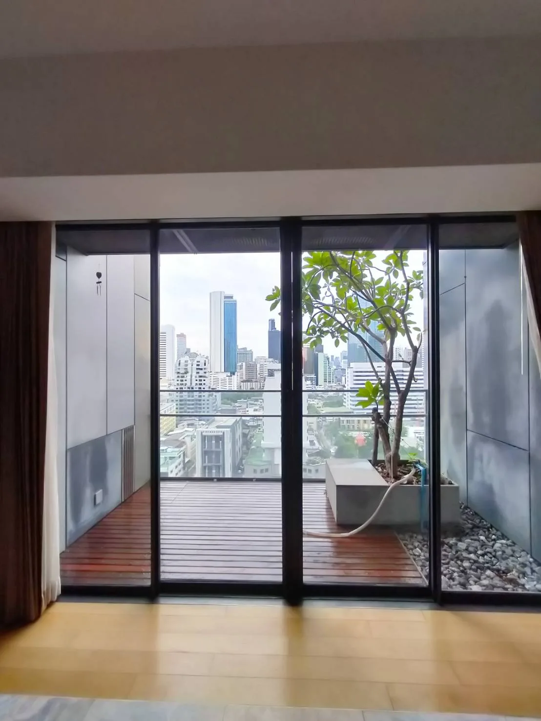 Property photos for The Met