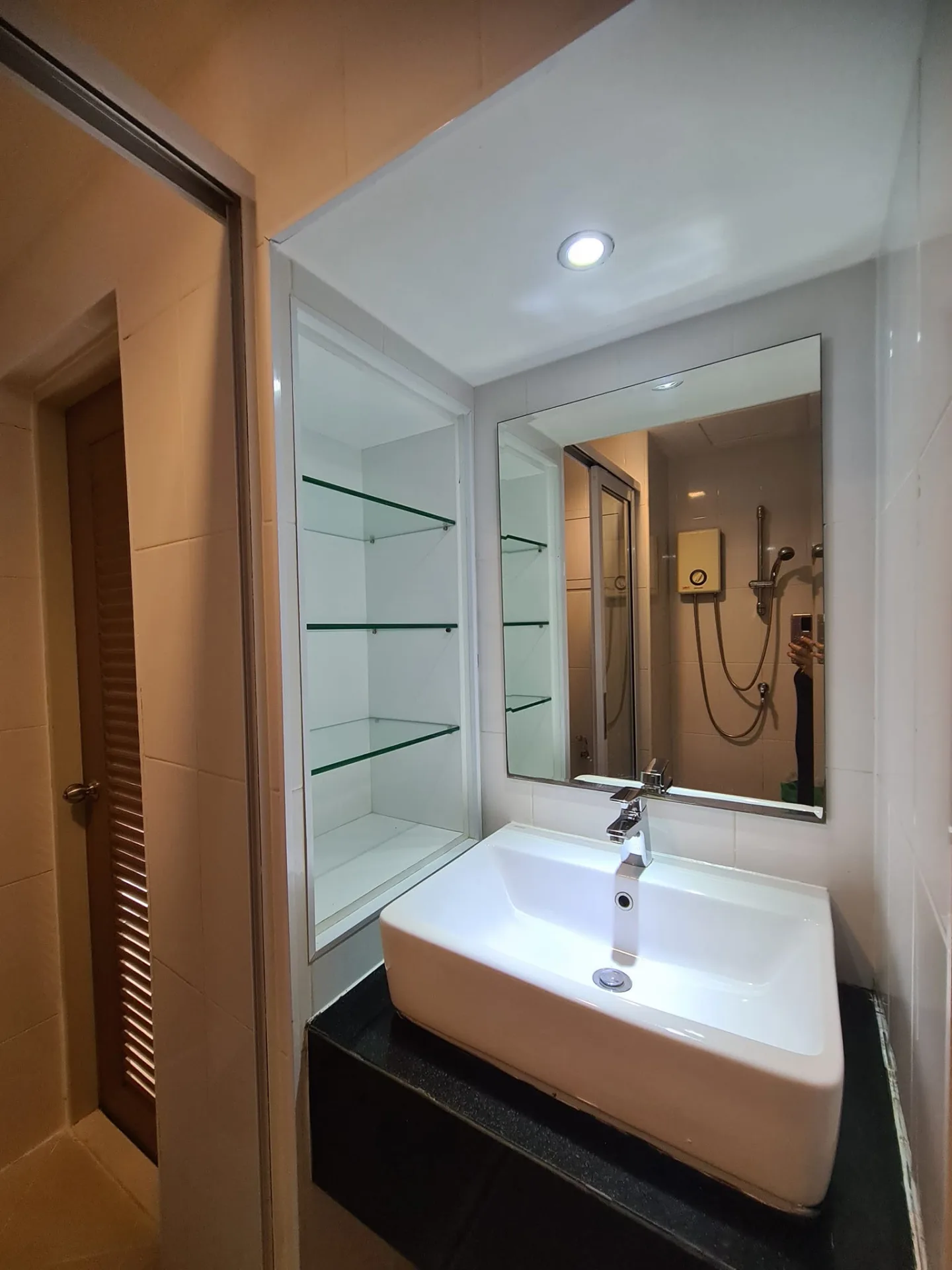 Property photos for Ratchathewi Tower