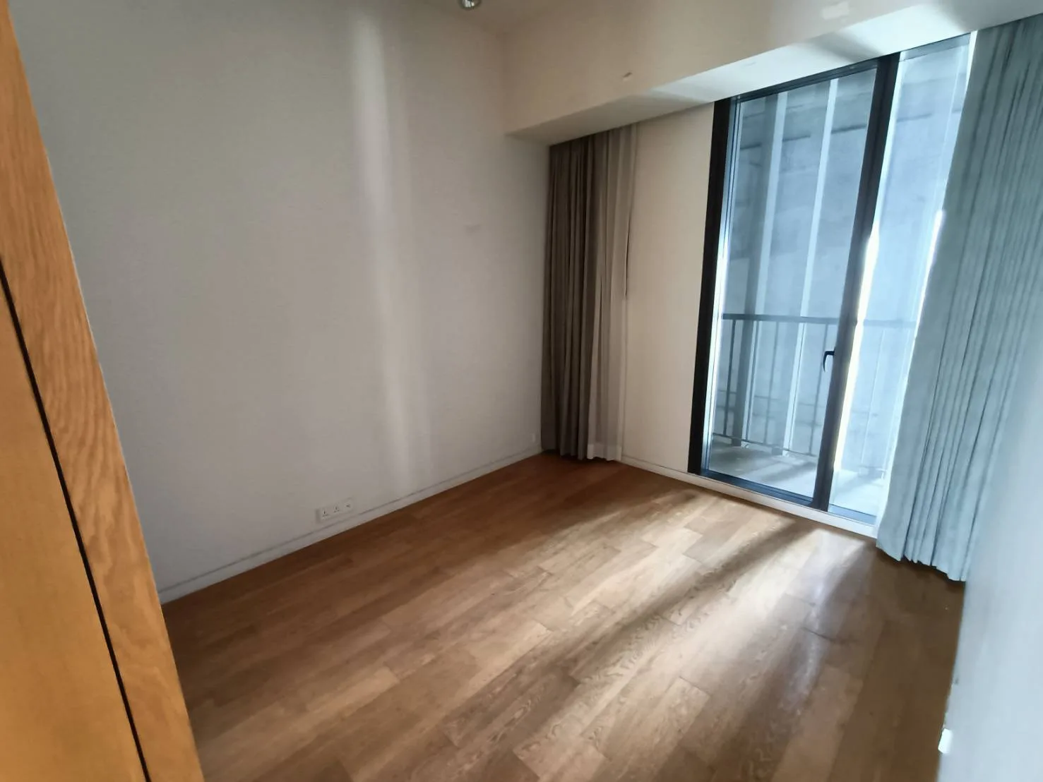 Property photos for The Met