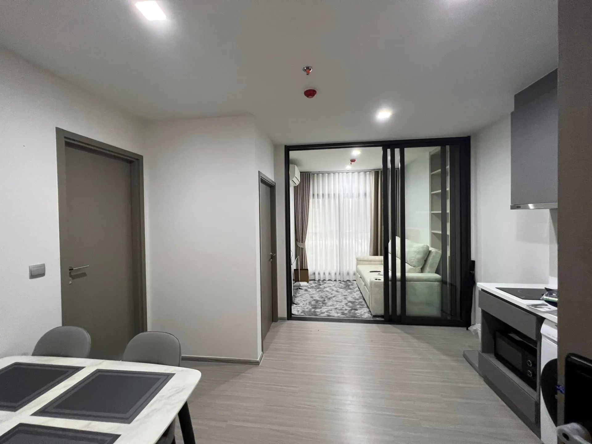 Property photos for Life Asoke Hype