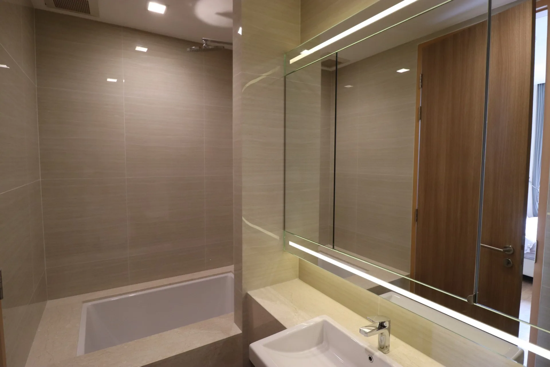 Property photos for Noble BE 33