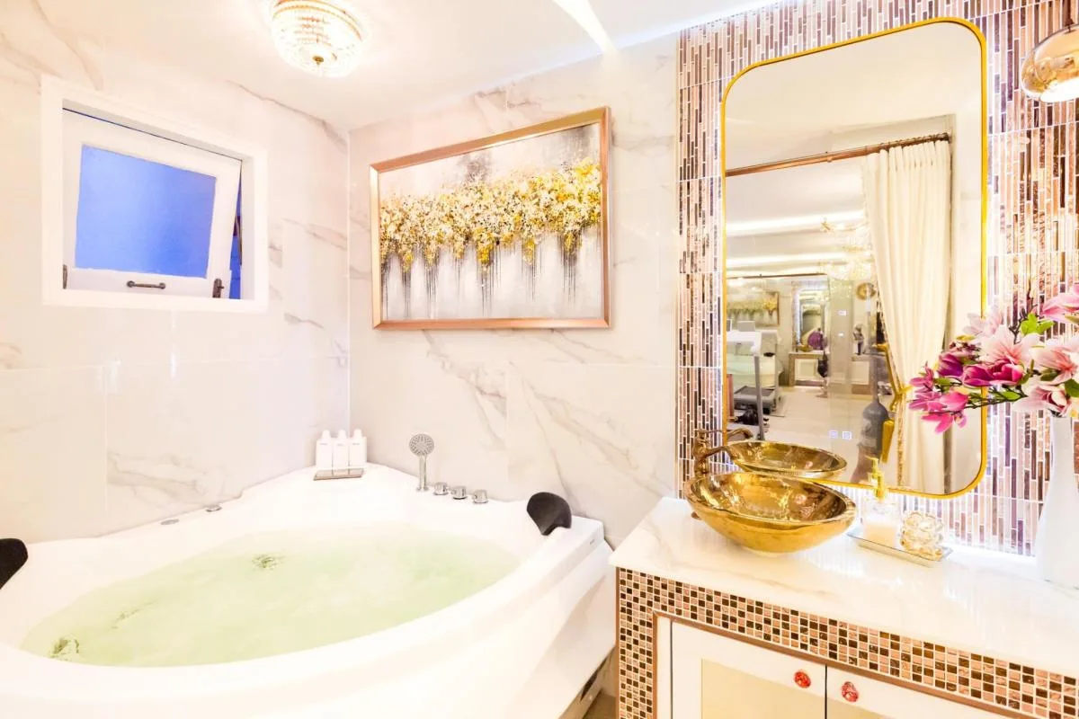 Property photos for The Luna Sabaispace