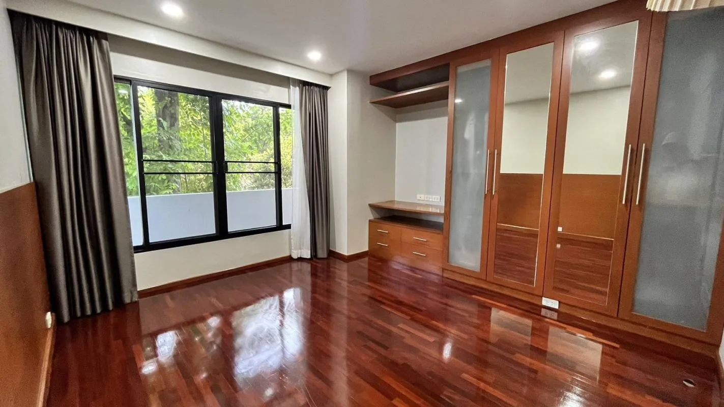 Property photos for Yen Akard Garden