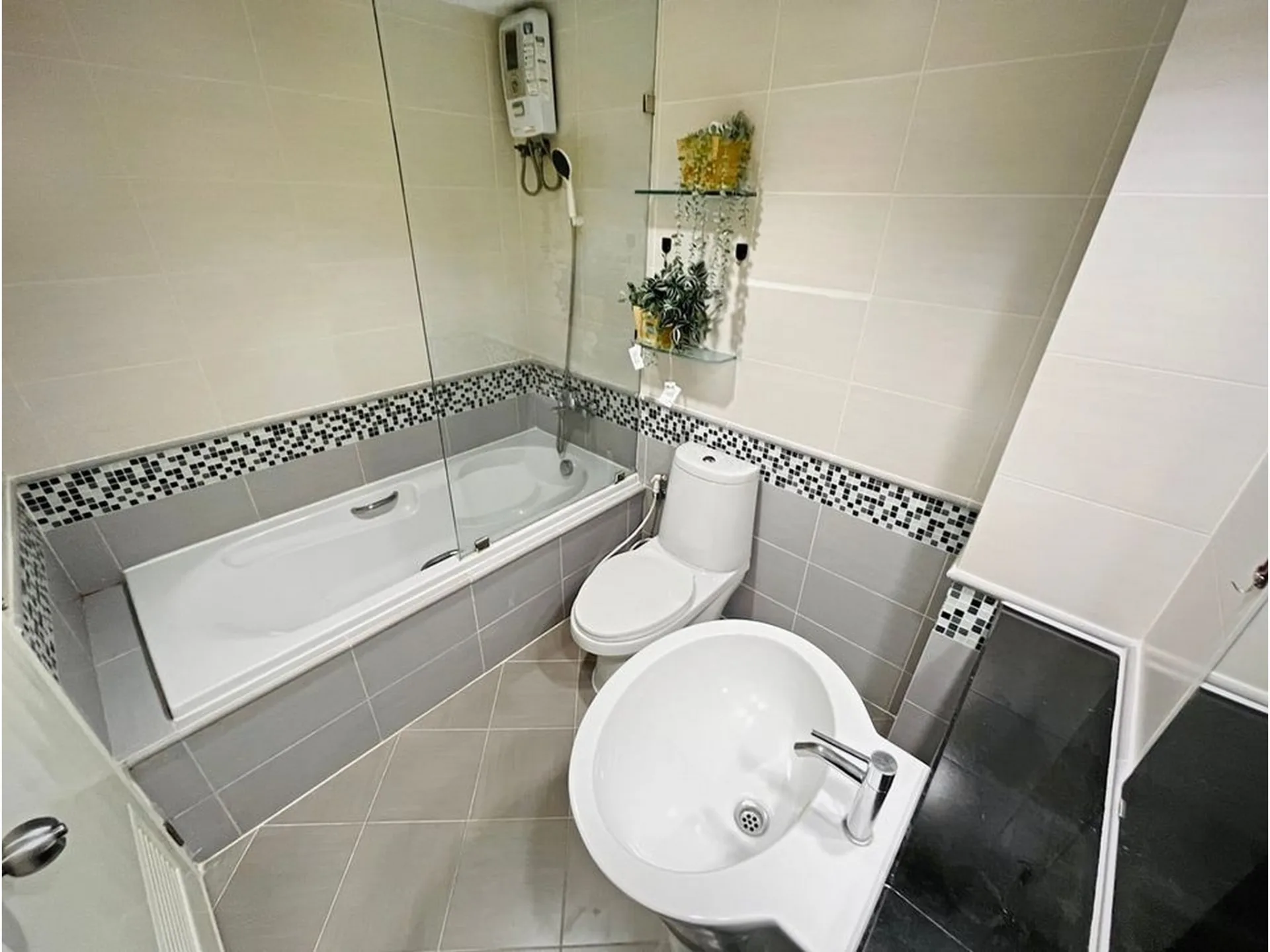Property photos for The Waterford Sukhumvit 50 Onnut
