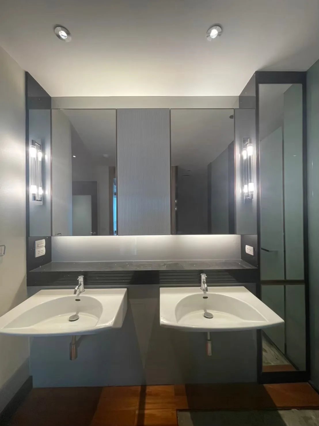 Property photos for Le Raffine Jambunuda Sukhumvit 31