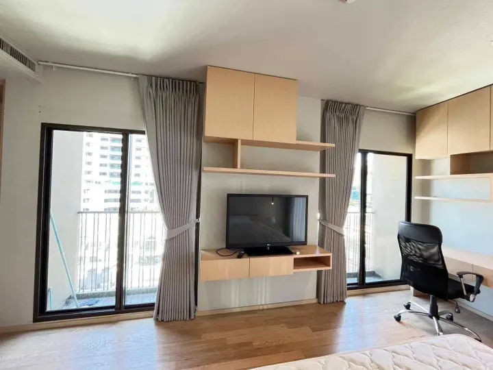 Property photos for Noble Refine