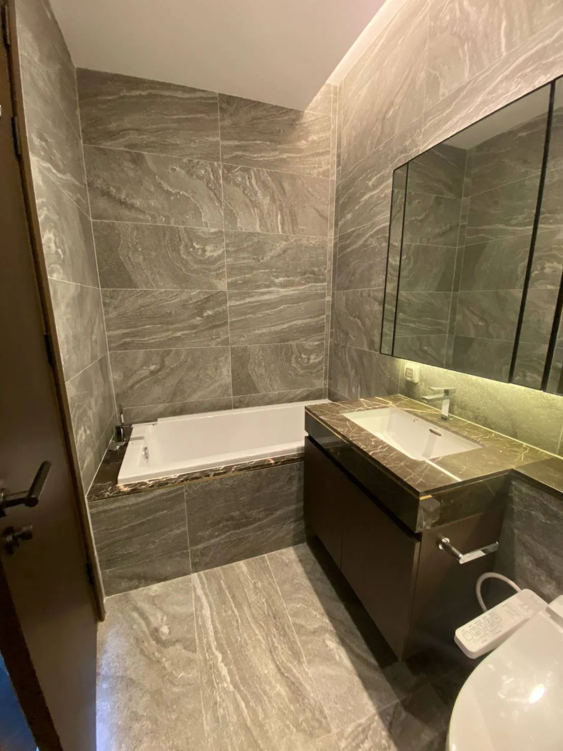 Property photos for The Esse Sukhumvit 36