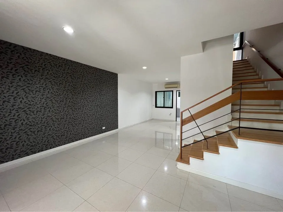 Property photos for Flora Marigold