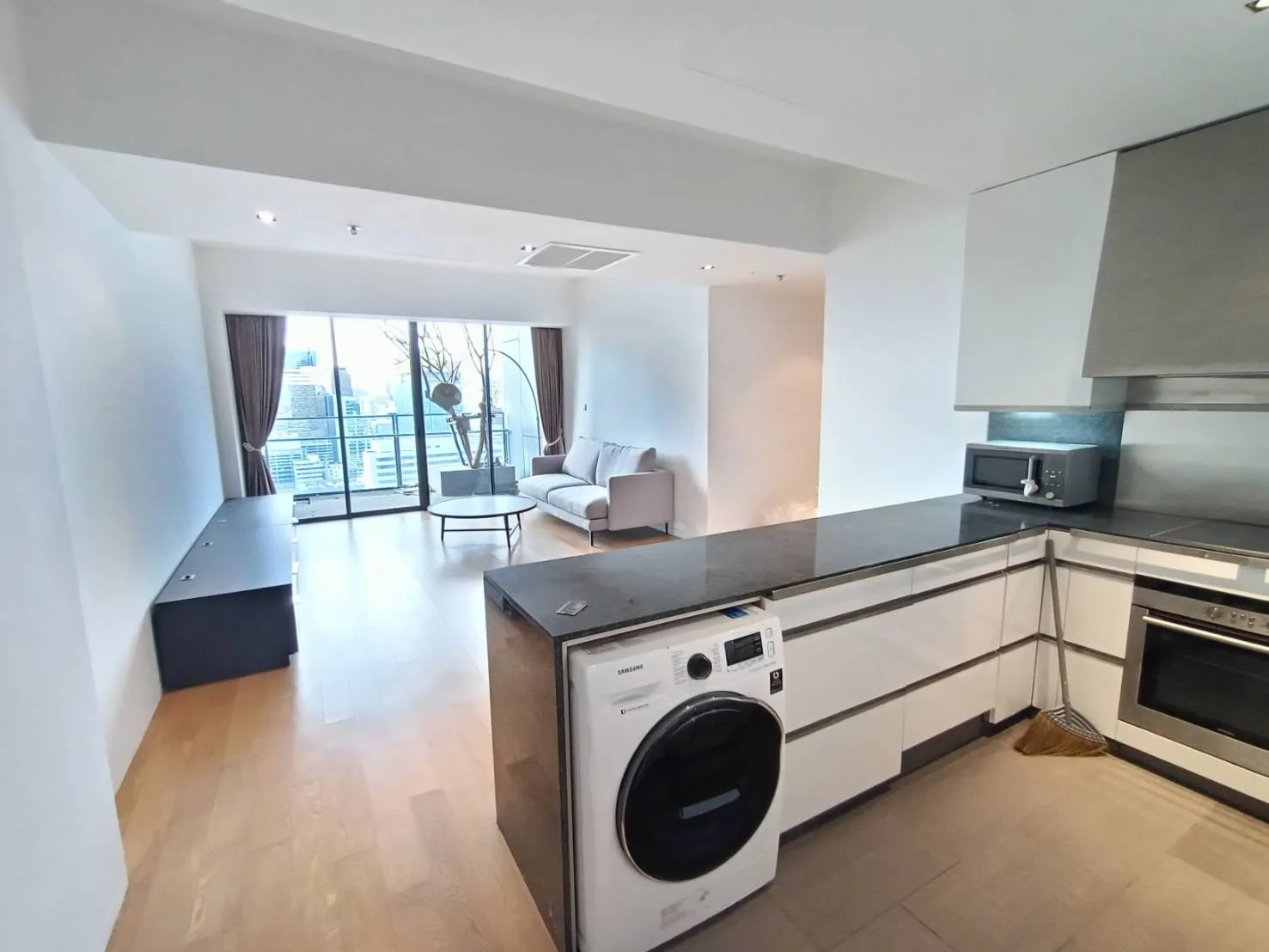 Property photos for The Met