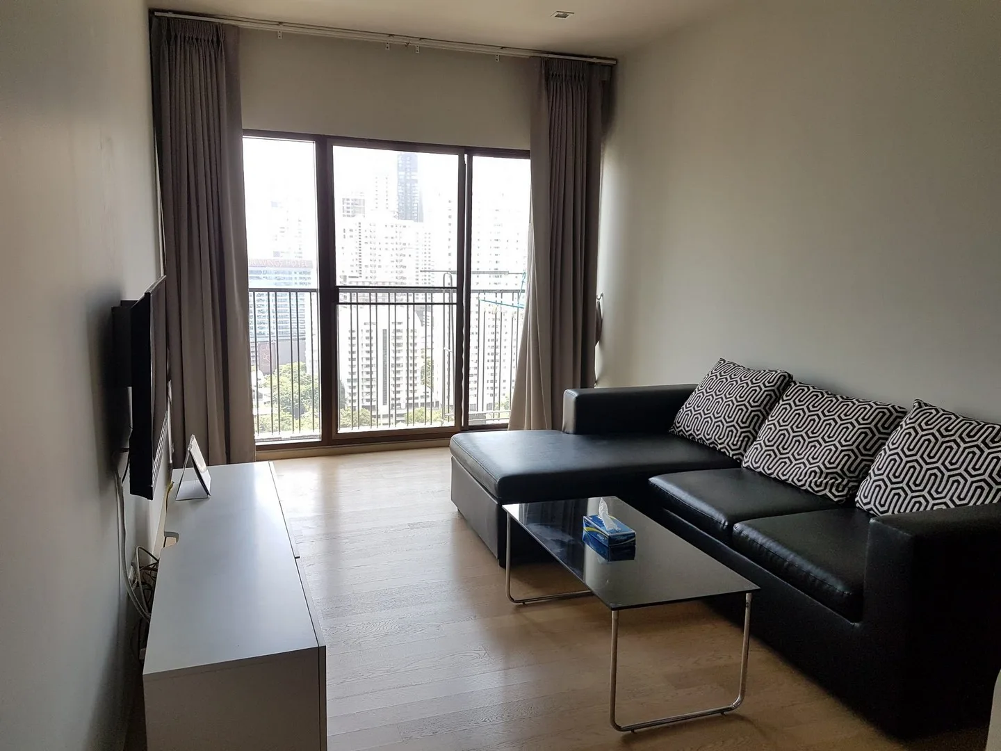 Property photos for Noble Refine