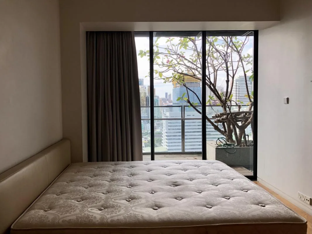 Property photos for The Met